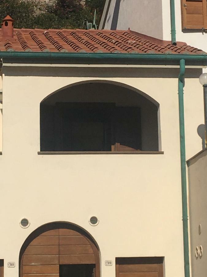 Casa Del Porticciolo Di Капрая Екстериор снимка